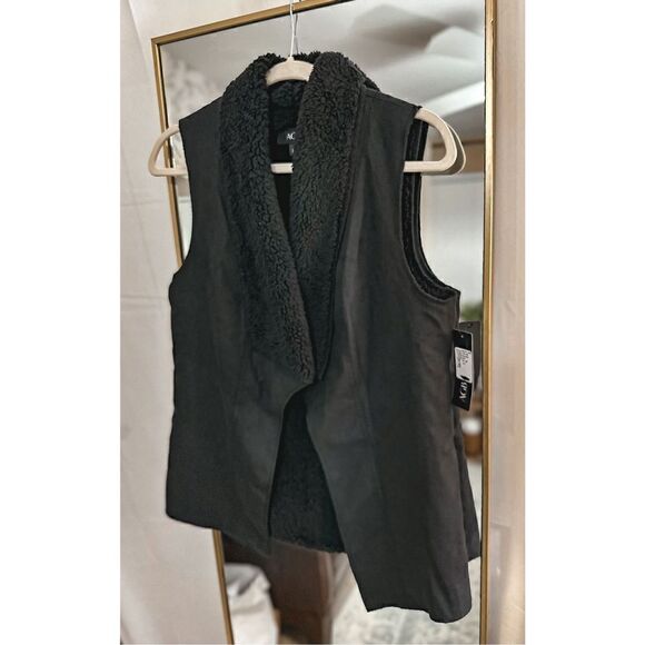 NWT AGB Black Vest with fur - Picture 4 of 9
